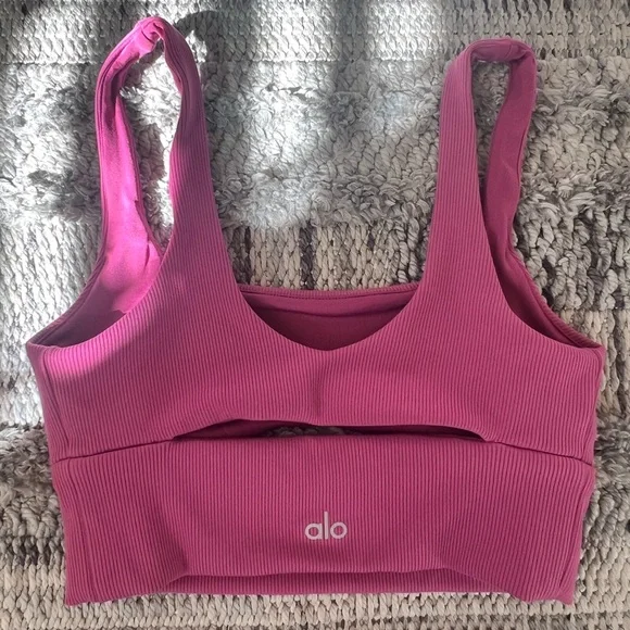 ALO Yoga Rose Pink Slit Yoga Workout Lounge Bra Size Small Like New Condition - Picture 4 of 6